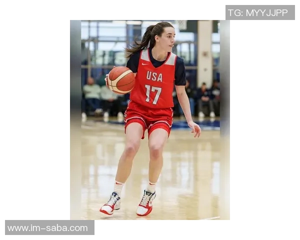 库里今日穿搭科比6战靴展现凯特琳克拉克专属配色魅力