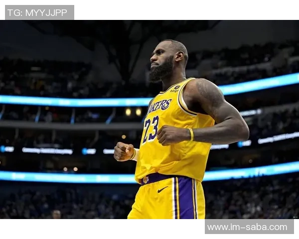 詹姆斯谈球队表现强调关键球能力并称赞第三节表现出色 詹姆斯谈球队表现强调关键球能力并称赞第三节表现出色