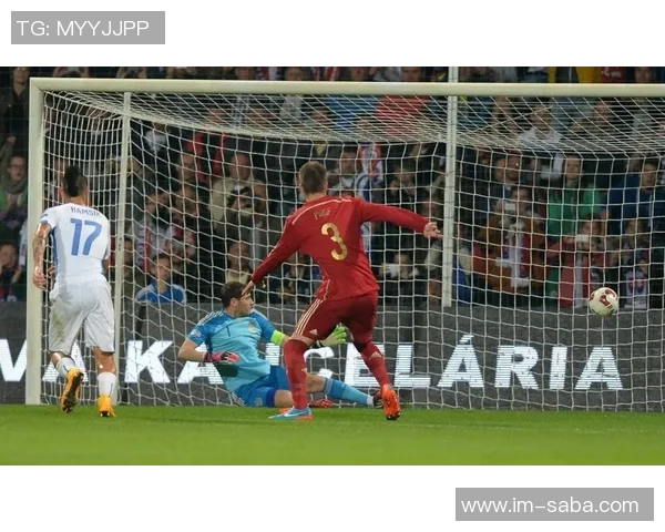 扎帕科斯塔远射险些破门迈尼昂飞身扑救化解危机